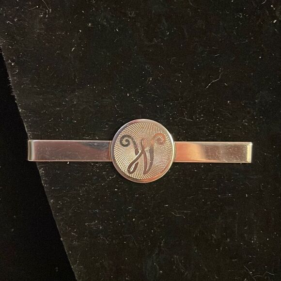 Vintage-1960s-gold tone tie bar/clip w/centered textured texture w/lW” monogram - Picture 1 of 10